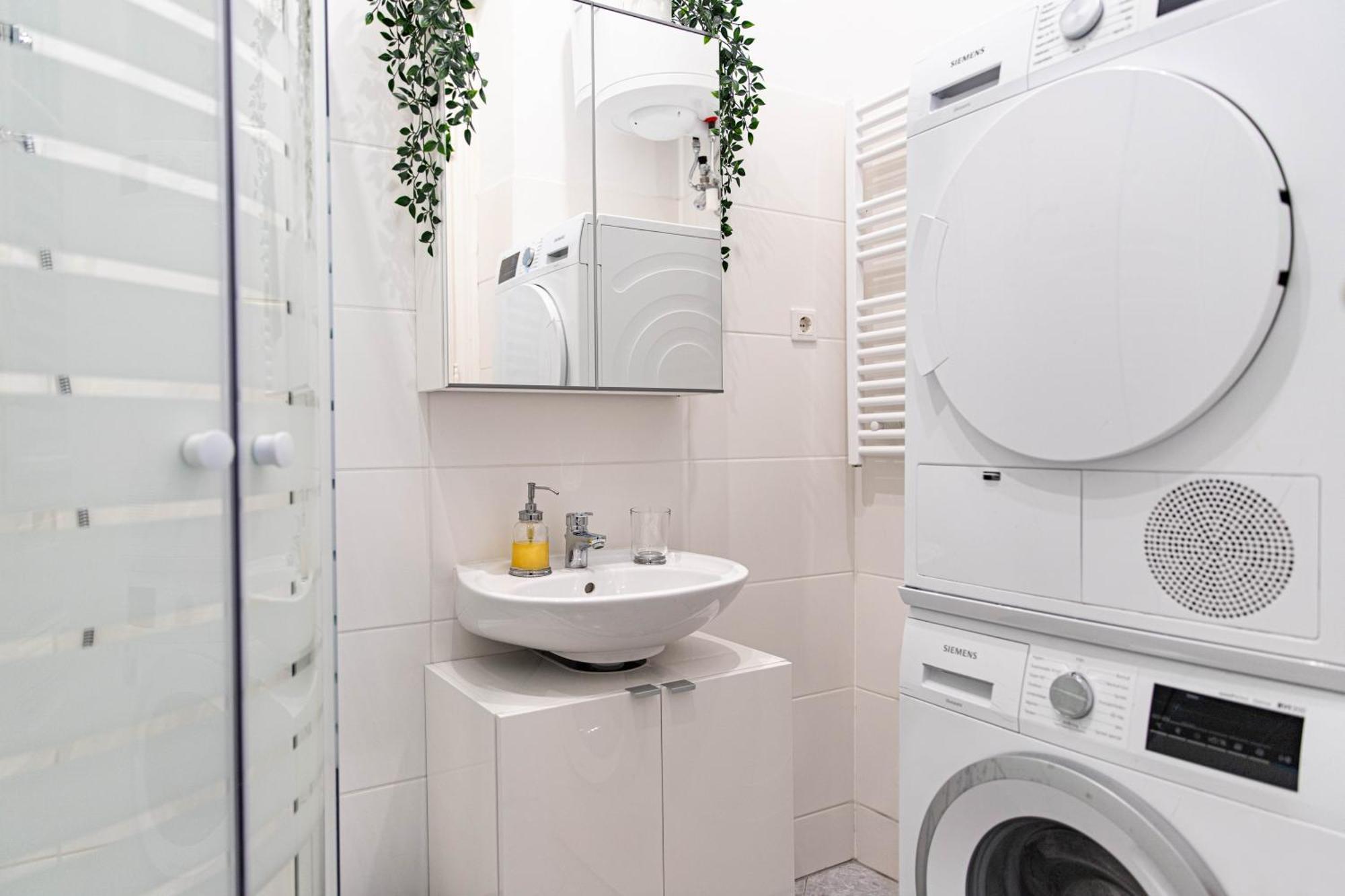 Spacious Apartment, 3 Min To U1 Reumannplatz * Vienna